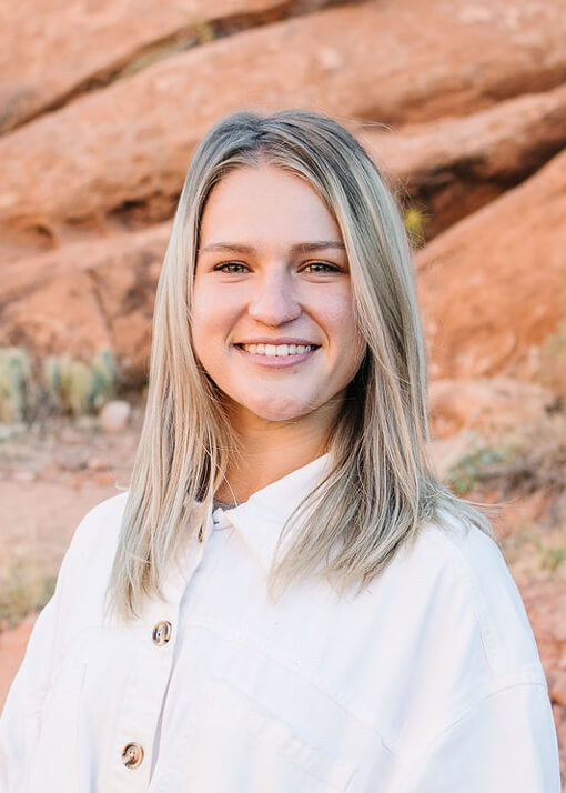 Photo of Katarina Bagri in the desert